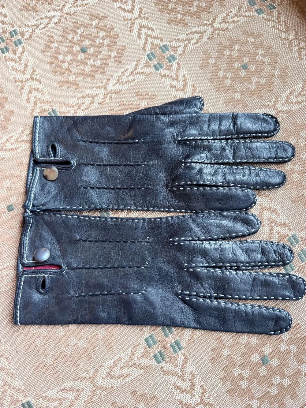 Cole Haan Black Leather Gloves Size 7 Contrast Stitch Snap Wrist Women’s